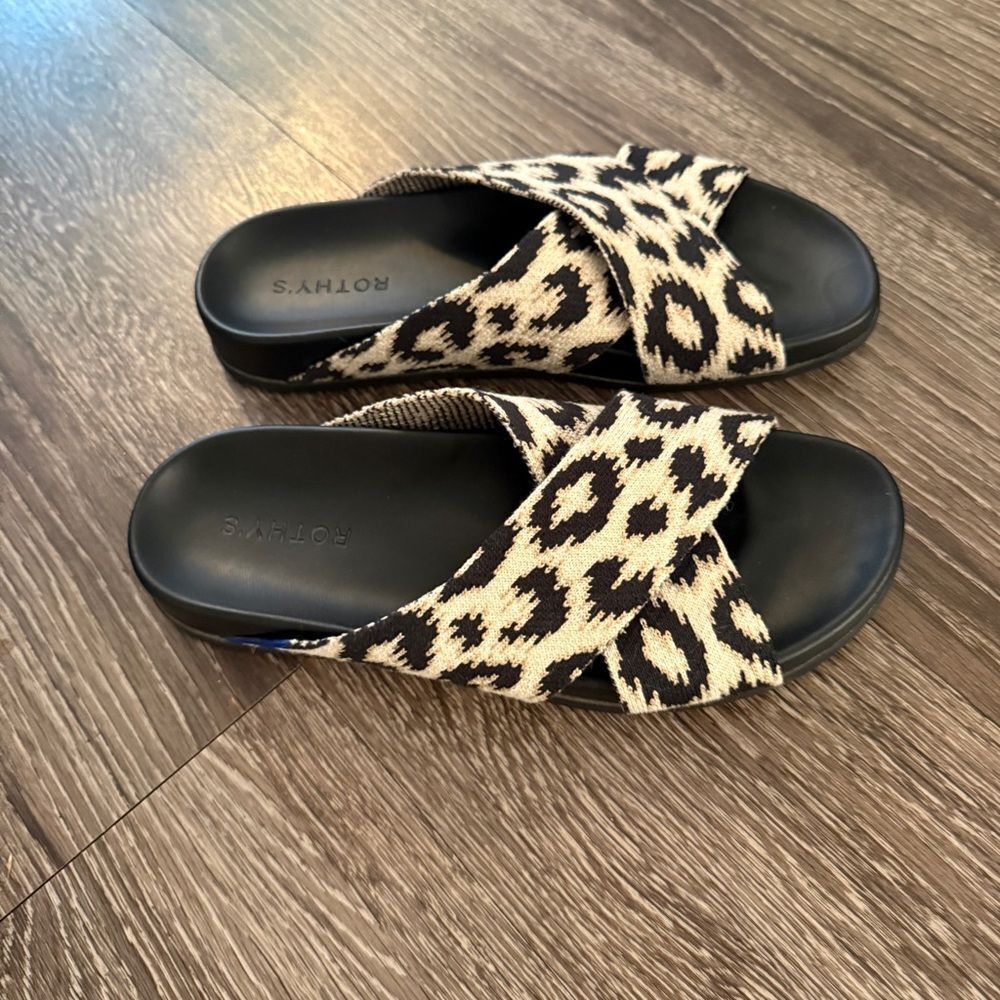 Rothys The Weekend Slide in Sandy Cat - Picture 2 of 6